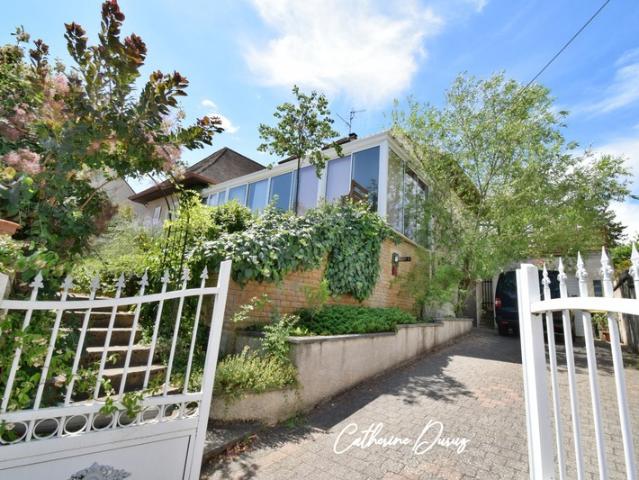 Maison à vendre 7 pièces DIJON 21 Belle maison d'architecte avec vue panoramique, jardin intimiste et sous sol complet