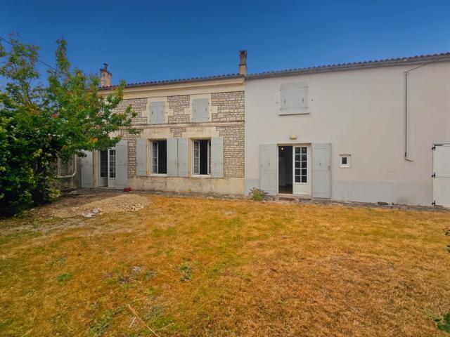 Maison à vendre 7 pièces FONTENET 17 belle CHARENTAISE avec chambre et bureau au rez de chaussée