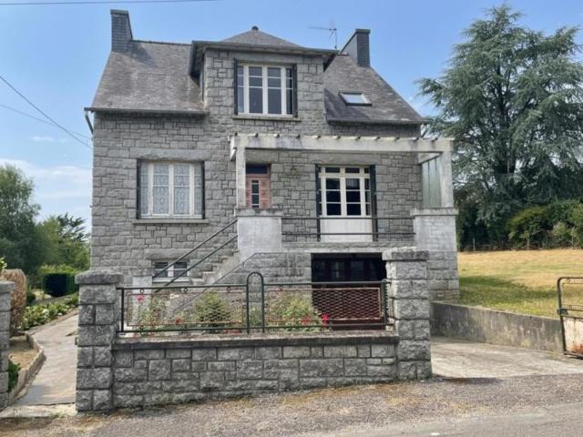 Maison à vendre 7 pièces Proche de Saint Nicolas du Pélem 22