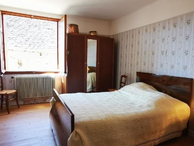 Vente Maison 122 m² à Saint Étienne du Valdonnez 80 000 ¤