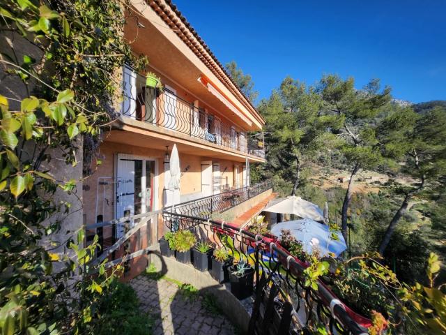 MAISON DE 4 APPARTEMENTS LOCATIFS MENTON