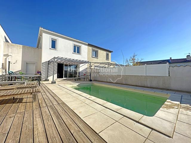 Maison Uchaud 4 pièces 92.55 m2 /Piscine / Garage