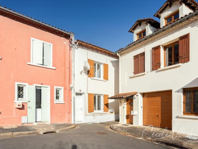 Maison à vendre 4 pièces 3 chambres 77 m2 avec jardin et grotte à MOULEYDIER 24