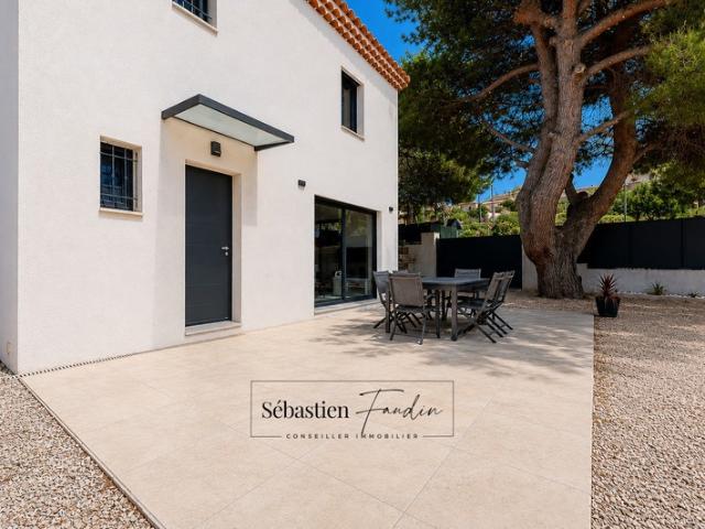 Maison à vendre 4 pièces AUBAGNE 13 100 m² Calme Très récente Faible consommation Parcelle entièrement close