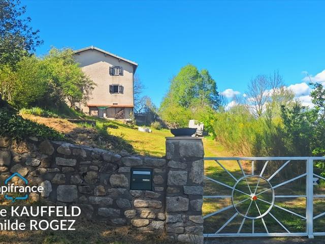 Maison à vendre 4 pièces OLLIERGUES 63 avec jardin, grange et cave