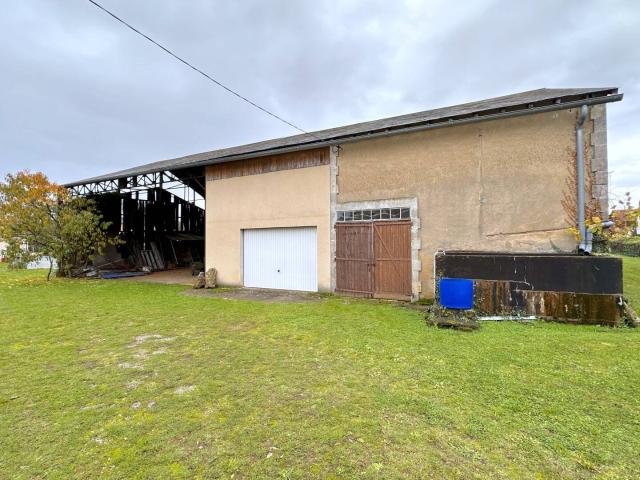 Hangar sur terrain constructible à Bignoux