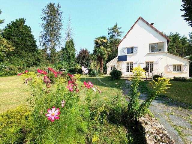 MAISON ET SON PARC ARBORE DANS LA VALLEE DE LA JUINE