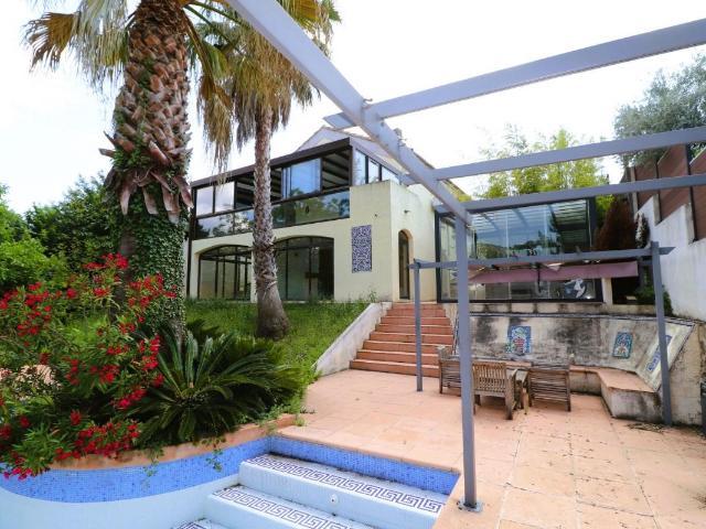 ALLAUCH Maison 7 pièces 209m² avec piscine, jacuzzi et studio