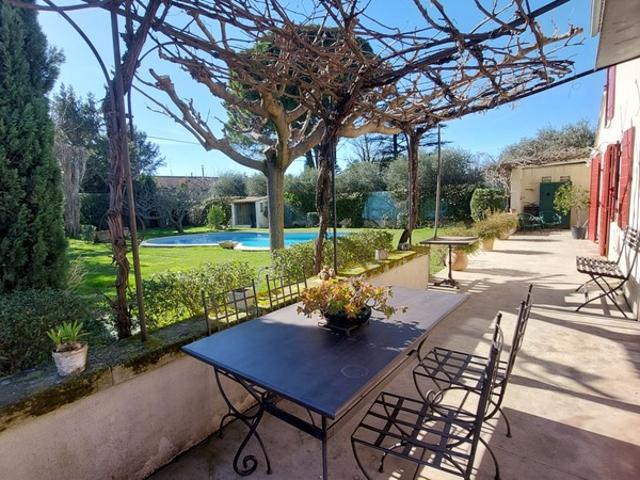 Maison 5 pièces 147 m² – 3 chambres – Piscine – Jardin – Proche Saint Rémy de Provence