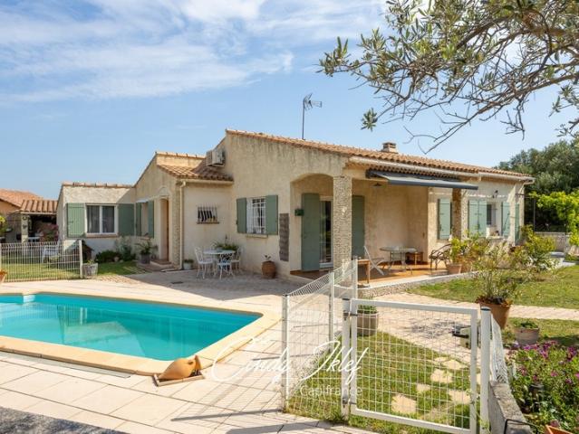 Maison à vendre 5 pièces à CHATEAUNEUF LES MARTIGUES 13