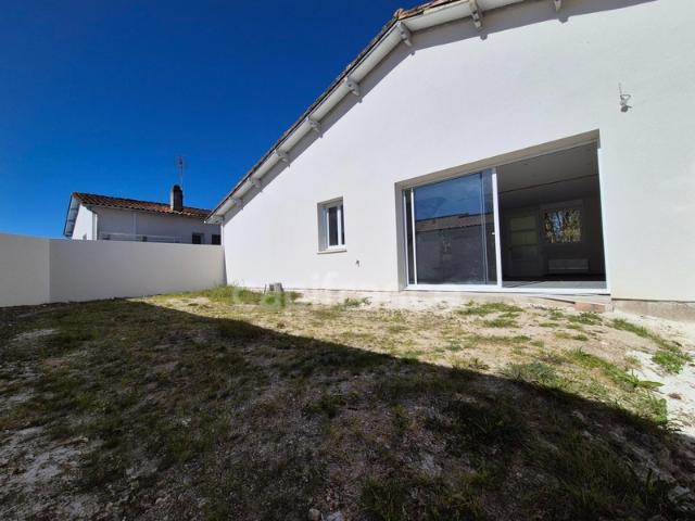 Maison à vendre 5 pièces BREUILLET 17 Terrain de 232m²