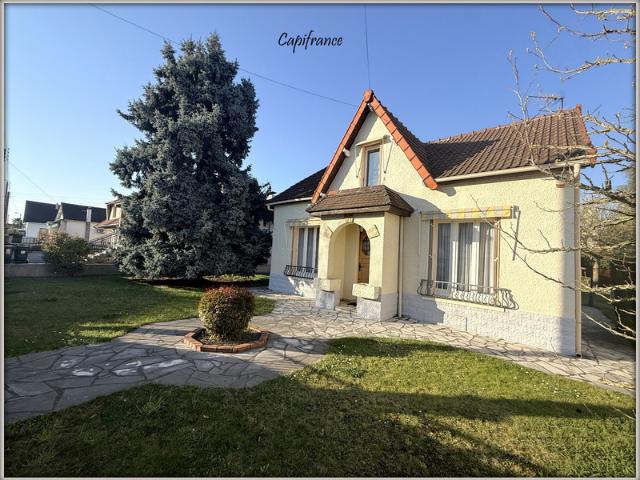 Maison à vendre 5 pièces + garage. Beau terrain de plus de 900m²!