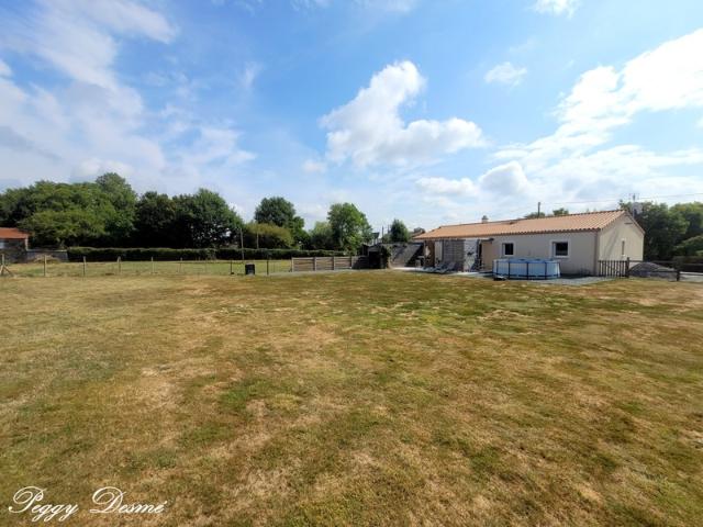 Maison à vendre 5 pièces MONCOUTANT 79 Maison plain pied 100 m2 habitables + Pièce attenante de 29 m2