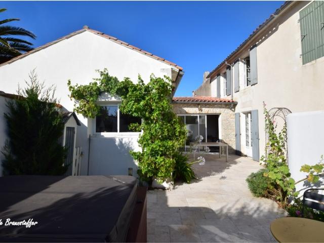 Maison à vendre 5 pièces SAINT CLEMENT DES BALEINES 17, 3 chambres, belle réception