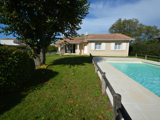 MAISON À VENDRE 5 PIÈCES PRINCIPALES + GARATE ET PISCINE L