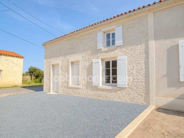 Maison rénovée 141 m² 3 chambres Suite parentale Jardin Moragne 17430