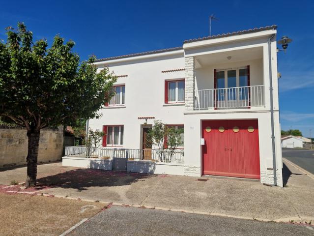 Maison à vendre 5 pièces TONNAY BOUTONNE 17 148 m² habitables 4 chambre jardin garage