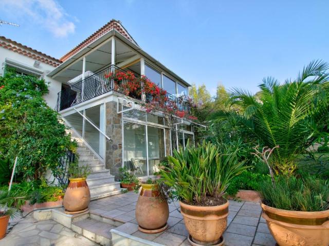 Maison T8 202 m² en vente au Brusc