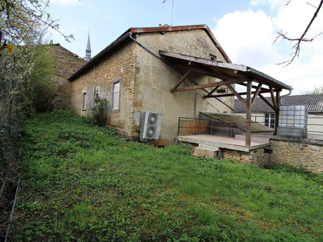 Maison de village à Nully