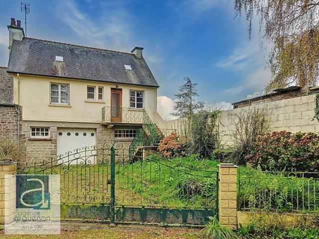 Petit hameau à Taden Maison 54m² 2 ch. + sous sol + combles