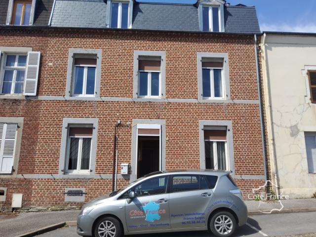 ARDENNES 08 Fumay. Maison de ville de 132 m² avec cinq chambres