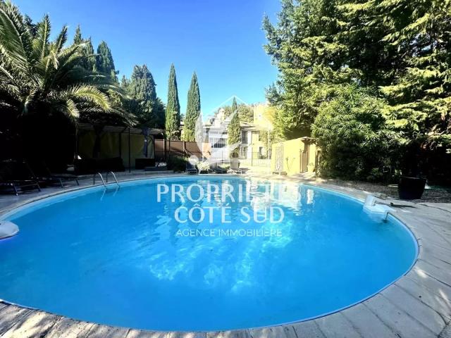 Mas 10 pièces 254M2 Caderousse