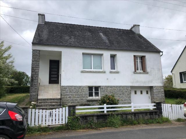 A VENDRE HUELGOAT MAISON A FINIR DE RENOVER AVEC JARDIN
