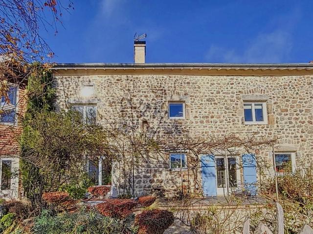 Ferme rénovée, vue Panoramique sur les monts du Forez