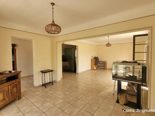 Maison à vendre 6 pièces, 156m² à Avrainville sous sol total et terrain arboré de 1 555 m²