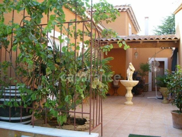 Maison à vendre 6 pièces 187 m2,terrain env.1483 m2 TRESQUES 30