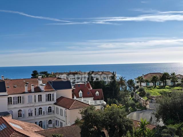 Maison à vendre 6 pièces CANNES 06, 400 mètres de la plage, vue mer, garage