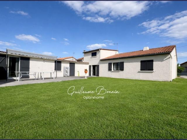 Maison à vendre 6 pièces de 139m² avec 4 chambres + Jardin ˜1000m² à JAUNAY MARIGNY 86380