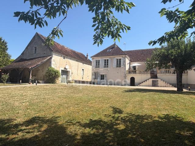 Maison à vendre 6 pièces ESCOLIVES SAINTE CAMILLE 89 de 211 M2 chambres Cave Dépendances Terrain Étang