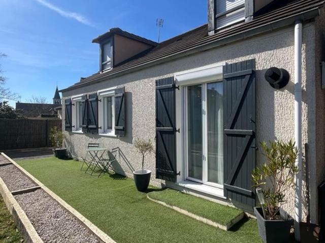Maison à vendre 6 pièces FRENEUSE 78 terrain 855 m² avec jardin dépendance avec double garage Piscine véranda