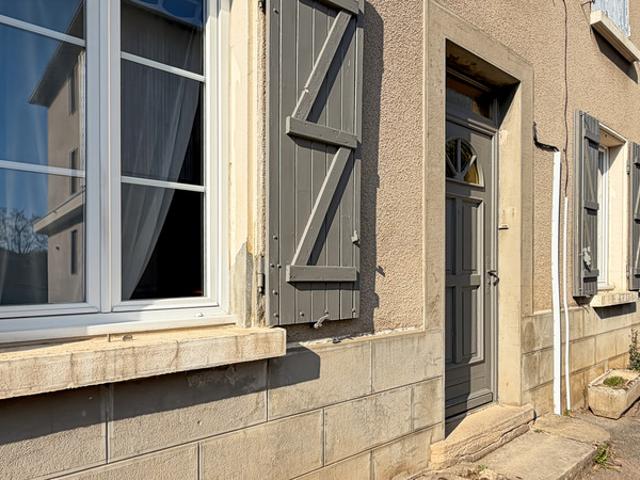 MAISON DE 133 M², TERRAIN CLOS DE 889 M², 4 CHAMBRES, GARAGES ET CAVES