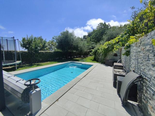 GORBIO Deux maisons sur un terrain de 1004 m2 avec piscine, do