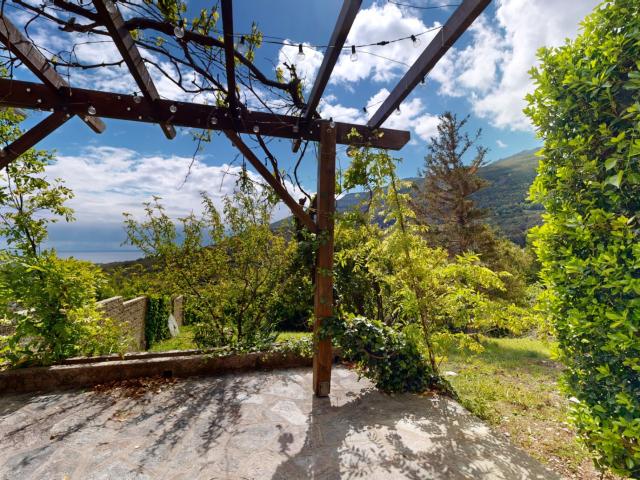 Maison de village avec terrasses et vue mer SISCO