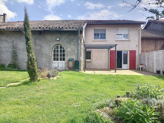 Maison à proximité immédiate de SAINTE MENEHOULD de 155 m² à ve