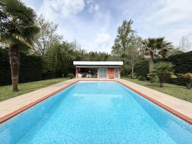 MERIGNAC / SUPERBE PROPRIETE DE 300 M2 AVEC PISCINE SUR 2900 M2