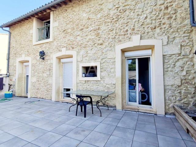 Maison Loupian divisée en deux appartements avec garage et jard