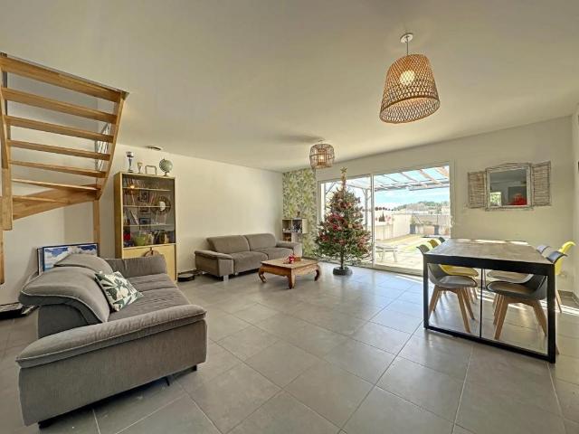 Maison à vendre,3 chambres, garage et piscine