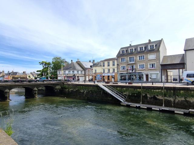 Maison de ville avec cour ! Aucun travaux à prévoir, vendue meub