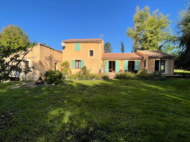 Villa T7 de 140m2 avec piscine sur 2000m2 de terrain à Ansouis