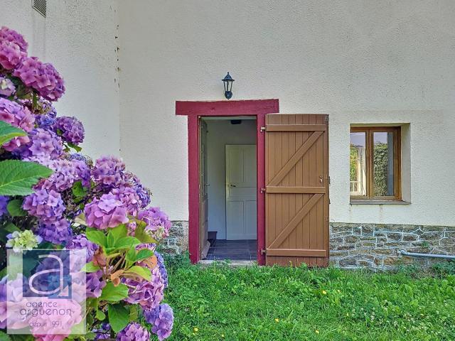 Entre Broons et Dinan, Jolie maison de pays avec petit jardin