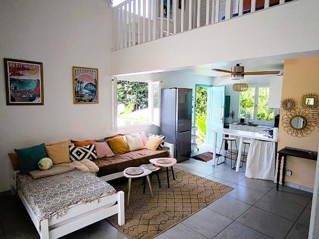 Jolie maison mitoyenne dans résidence sécurisée avec piscine