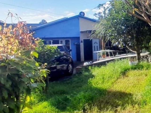 LE TAMPON MAISON DE TYPE F5 AVEC PISCINE ET UNE DEPENDANCE