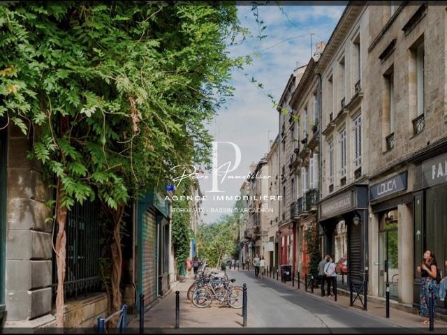 Maison de ville au coeur des Chartrons à rénover