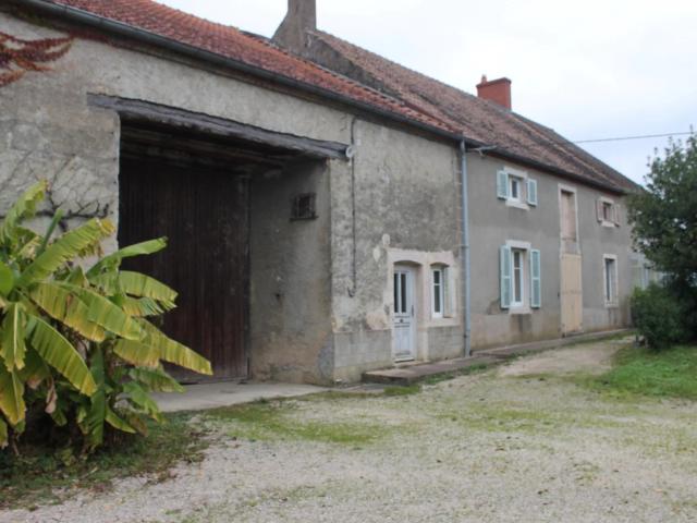 ferme avec grange, ecurie, dependances et possibilite de 4,7 he