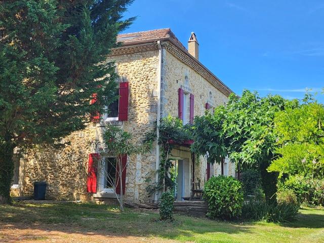 Maison en pierres avec vue sur la vallée!
