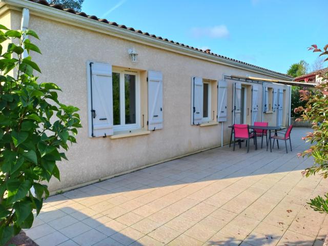 Plain pied 3 chambres sur un terrain de 1500m2 cloôturé, pro